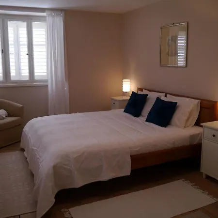 Casa de Férias Holiday Pintara Kuca Trpanj